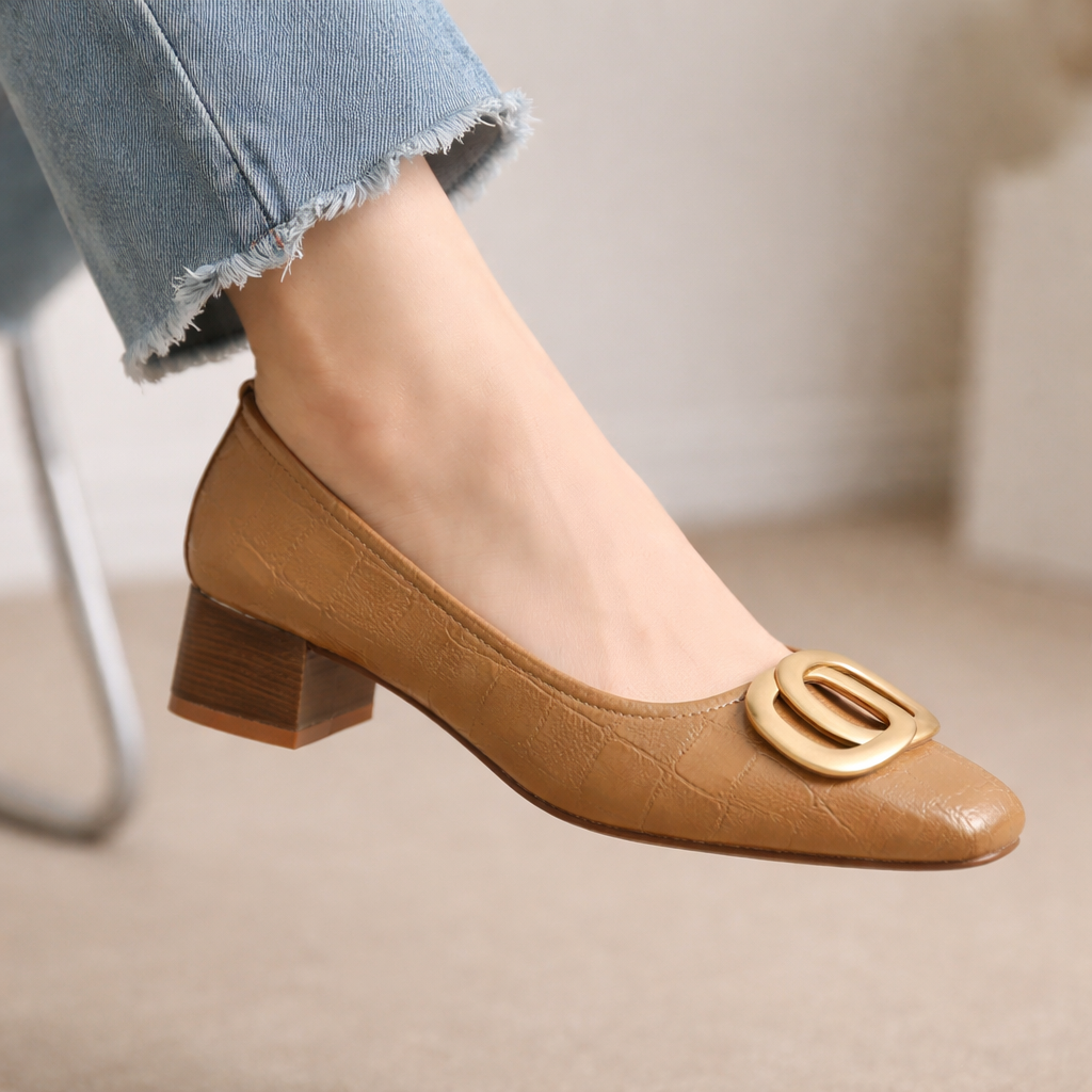 Janet | Square-Toe Court Shoes
