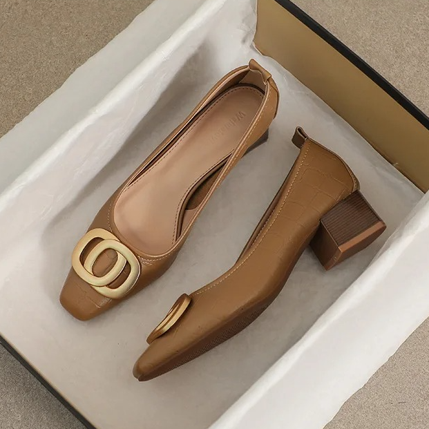 Janet | Square-Toe Court Shoes